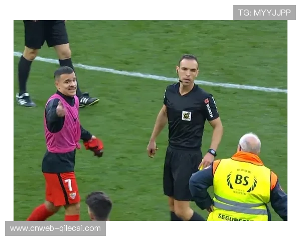 李提香状态低迷自摆乌龙送点怒瞪裁判险被逐出场