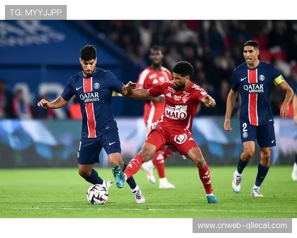 巴黎圣日耳曼2-1力克巴黎FC，登贝莱内切兜射制胜