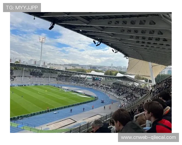 巴黎FC主场迎战朗斯，升班马挑战争冠劲旅